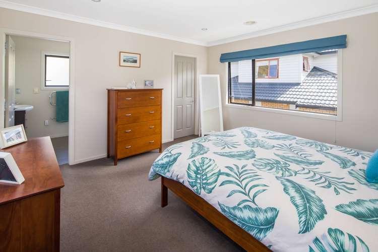 2 Yarnbrook Grove Churton Park_6