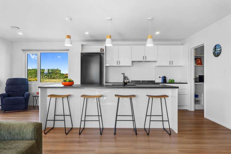 86 Racecourse Road Amberley_11
