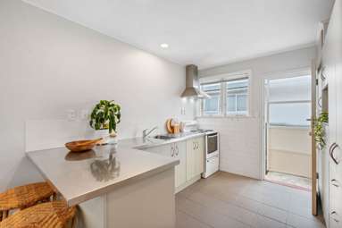 2/102 McLeod Road_4