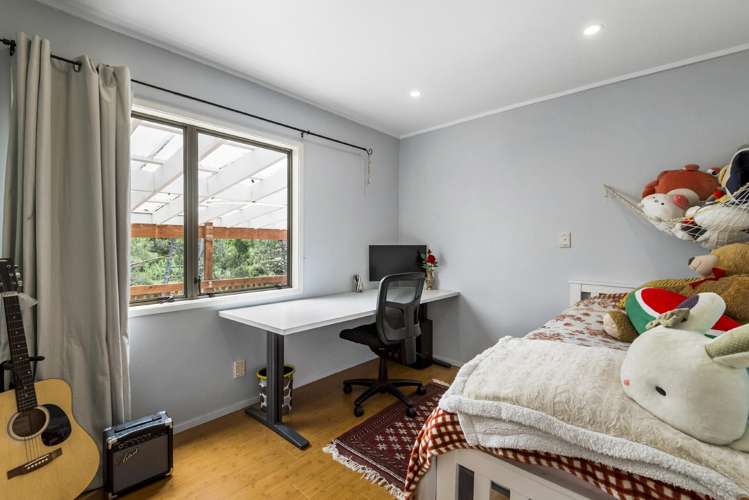 5 Saddleback Rise Murrays Bay_13