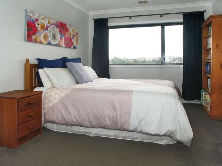 13 Tongariro Drive Aotea_11