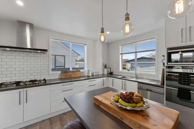 21 Avro Crescent Hornby_5