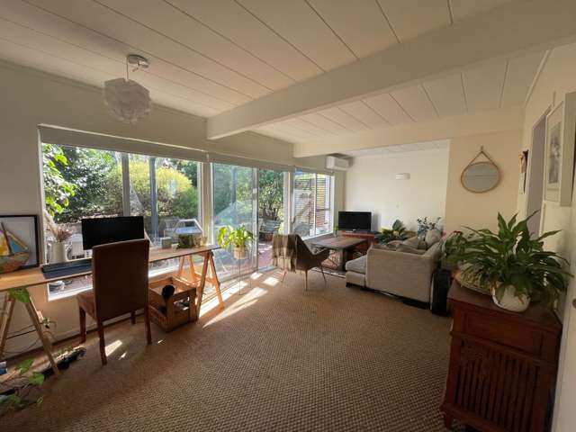 10/18 Parr Terrace Castor Bay_4