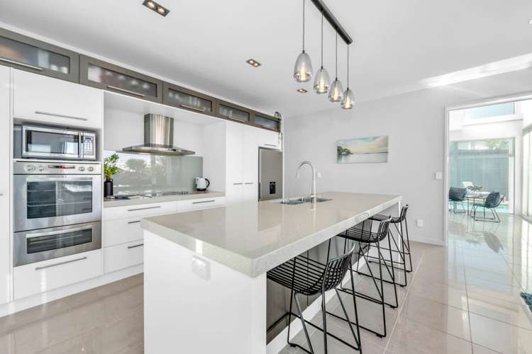 32 Intrepid Crescent Beachlands_10