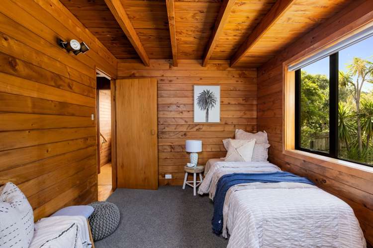 4 Hillside Crescent Leigh_11