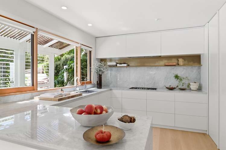 16 Joan Street Point Chevalier_6