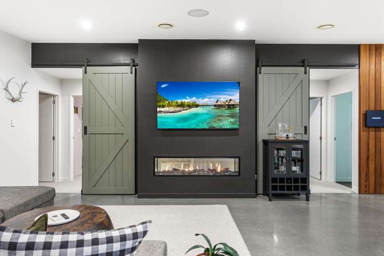 261 Lakes Boulevard Pyes Pa_17