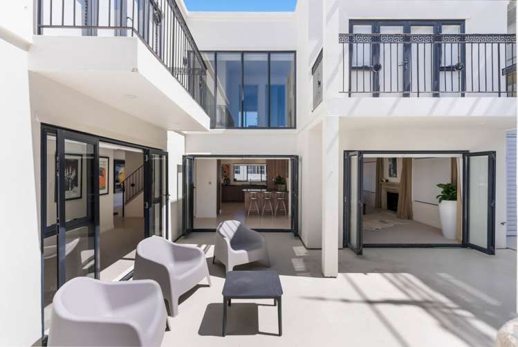 Beach Road Mairangi Bay_13