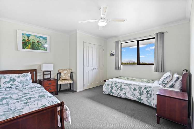 21 Pyle Road East One Tree Point_16