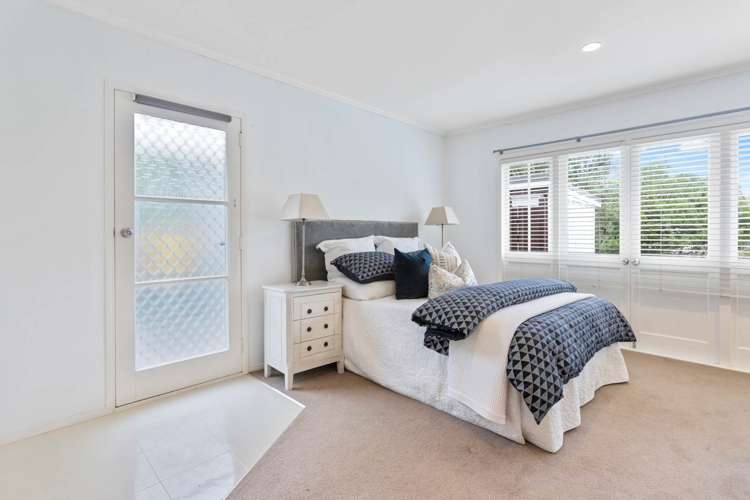 11 Seymour Road Mellons Bay_34