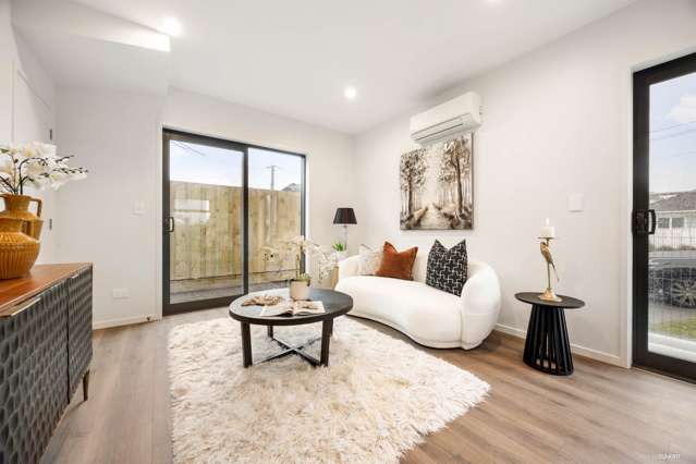 Upmarket Town Houses, completing early 2026!