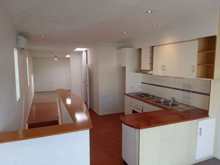 Unit B2/7-9 Tait Place Rosedale_6