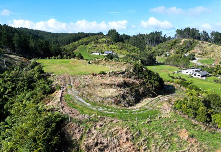 135 Coulson Road Paroa_10