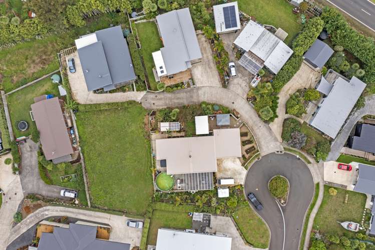 2d Puka Place Raglan_16