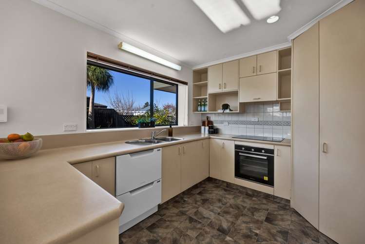 1/2 Waiwera Place Merrilands_16