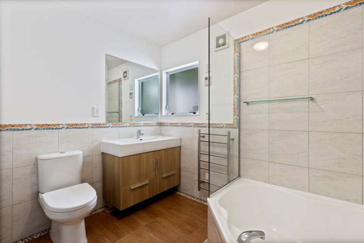 2/81 Spinella Drive Bayview_13