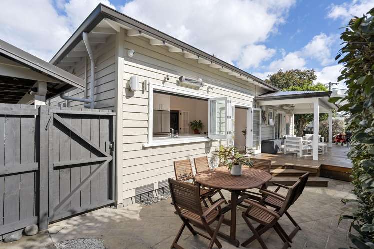 24 Queensway Three Kings_24