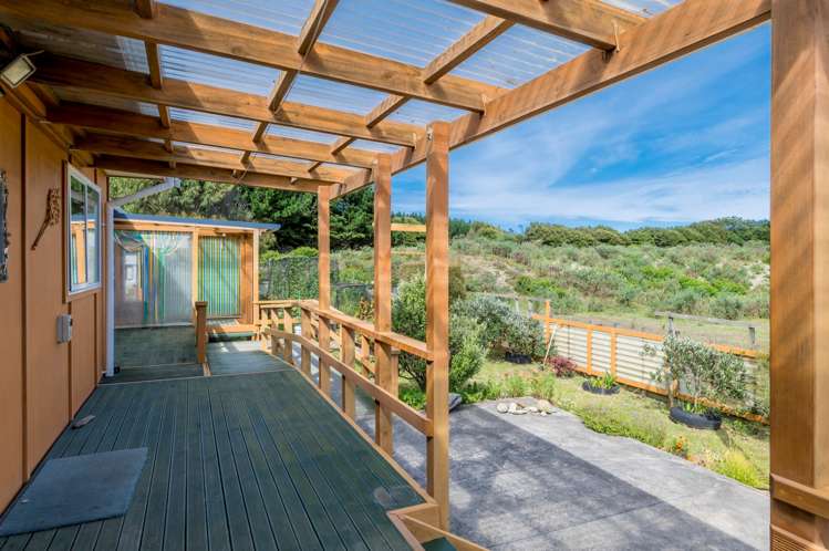 2 Barclay Grove Hokio Beach_2