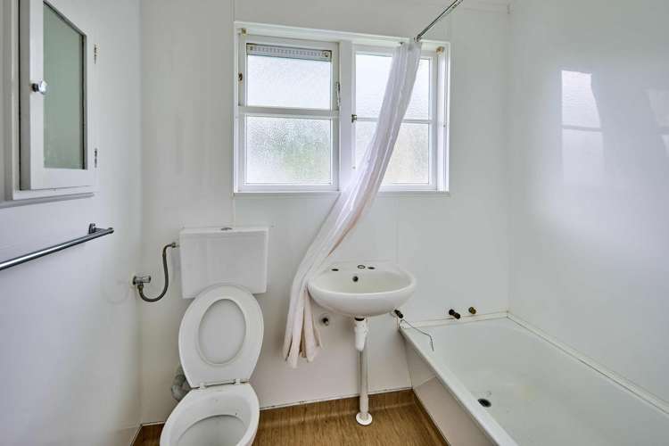 7 and 9 Bryant Grove Taita_17