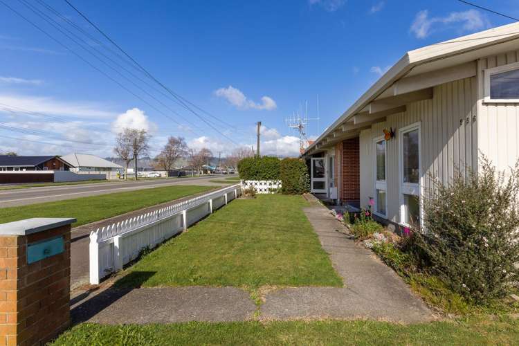 556 Queen Street East Levin_14