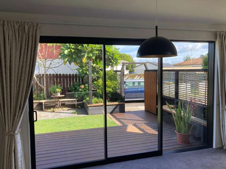 2/10 Etherton Drive Manurewa_2