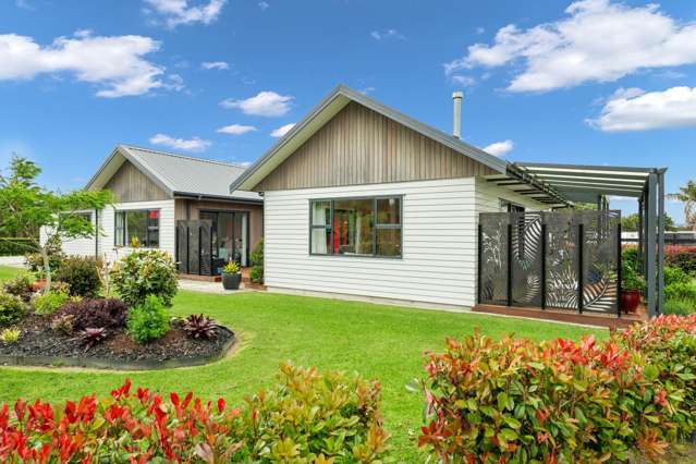 Contemporary Coastal Charmer!