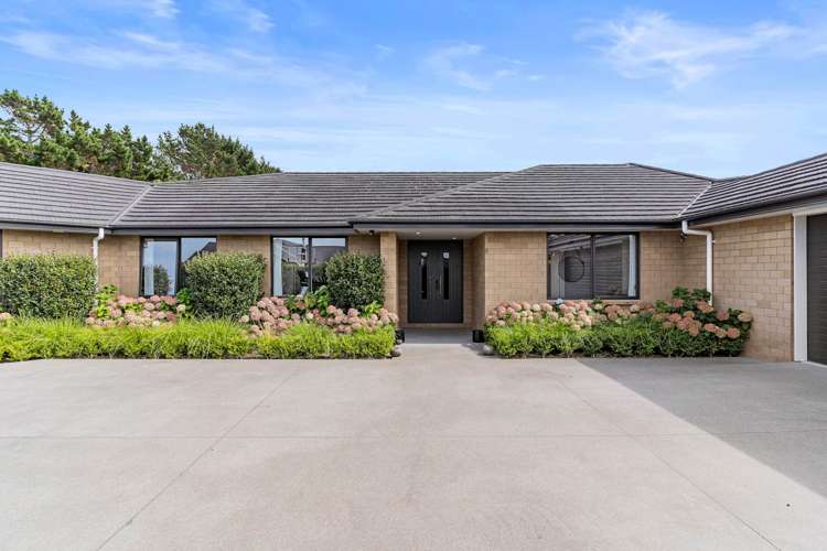 1 Coach Road Kingseat_31