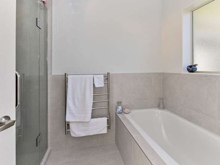 1 Tolvah Place Wattle Downs_10