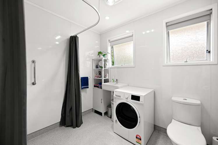 22 Sunnyhills Avenue Glenview_11