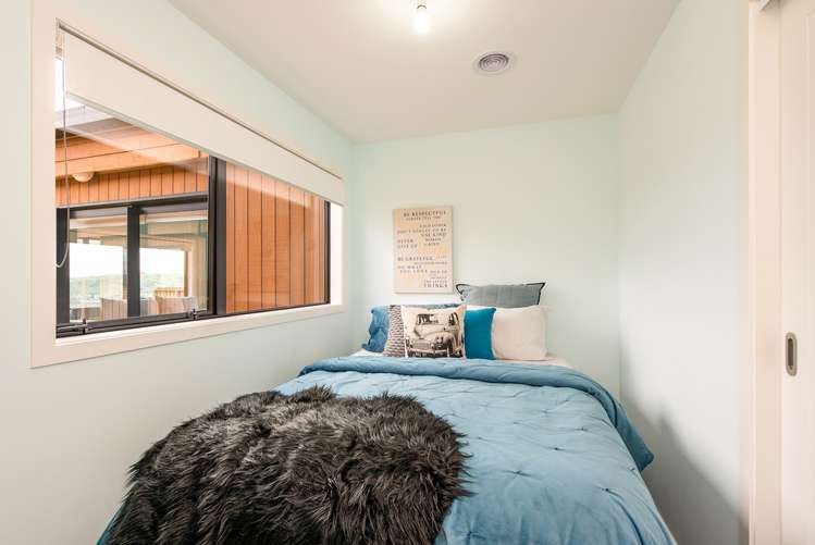 16 Red Beech Avenue Woodridge_13