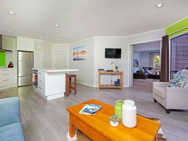 8 Billabong Place Botany Downs_5