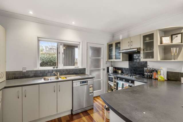 2/7 Ellerton Road Mount Eden_3