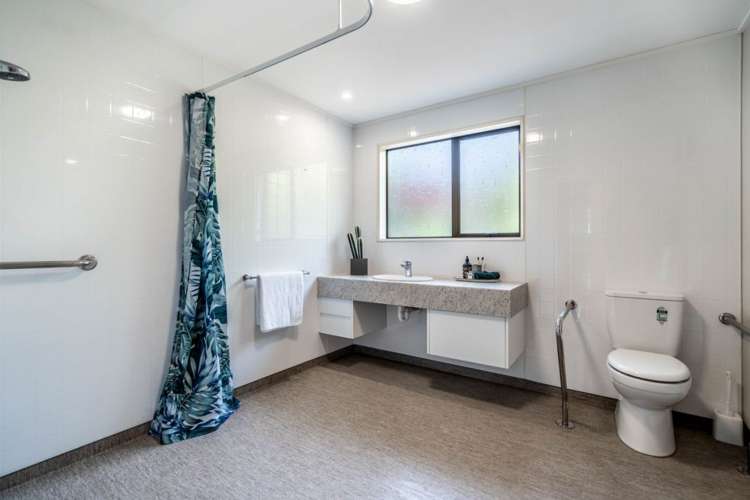 349 Queens Drive Windsor_16