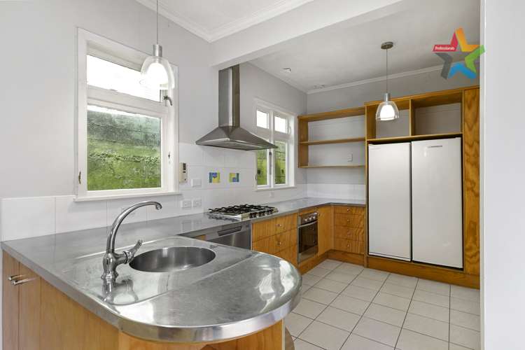 46 Shelly Bay Road Maupuia_12