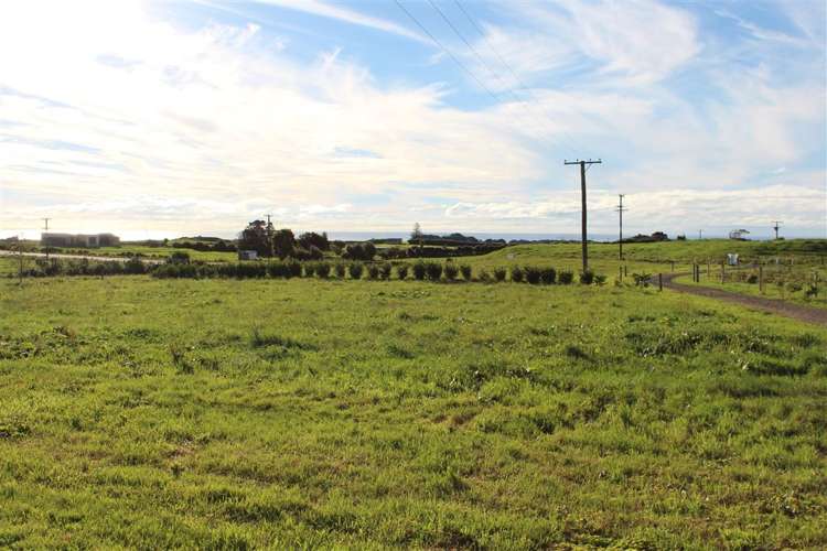 7506 South Road Okato_6