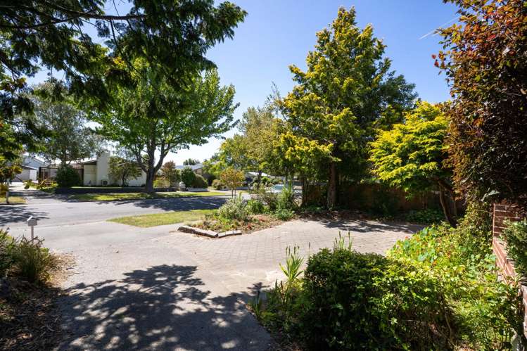 55 Woodbury Street Russley_25