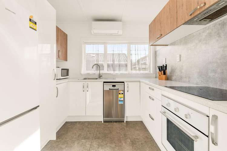 9 Ruihi Street Victoria_13