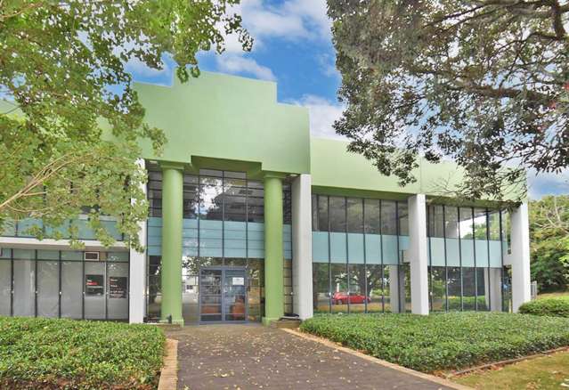 STANDALONE OFFICE WITH ON-SITE PARKING