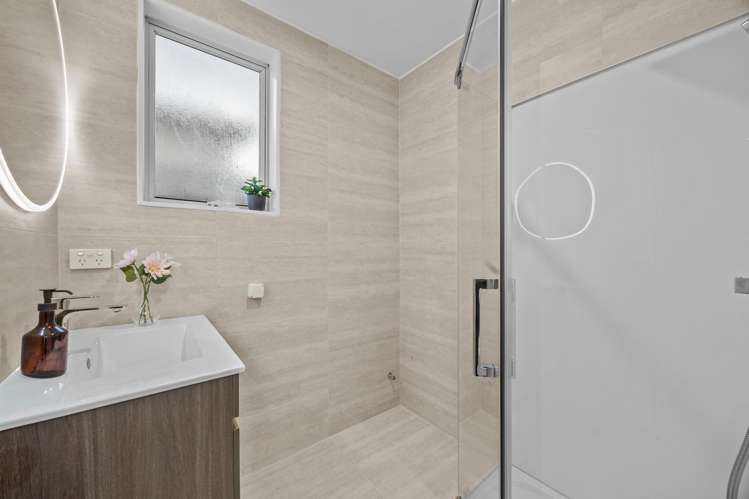 1/2 Enderby Drive Te Atatu Peninsula_14