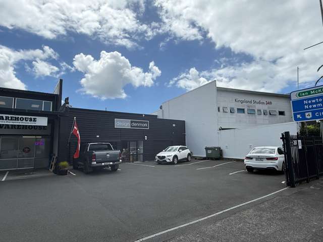 HIGH EXPOSURE SHOWROOM