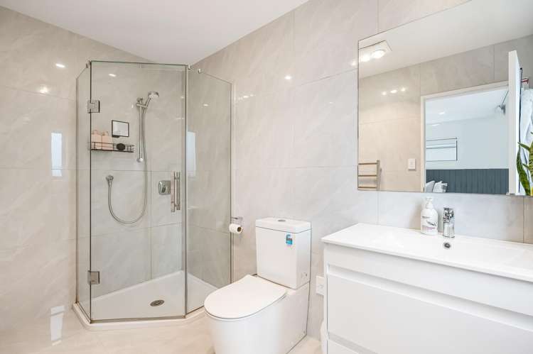 14b Kelwyn Road Kelston_12