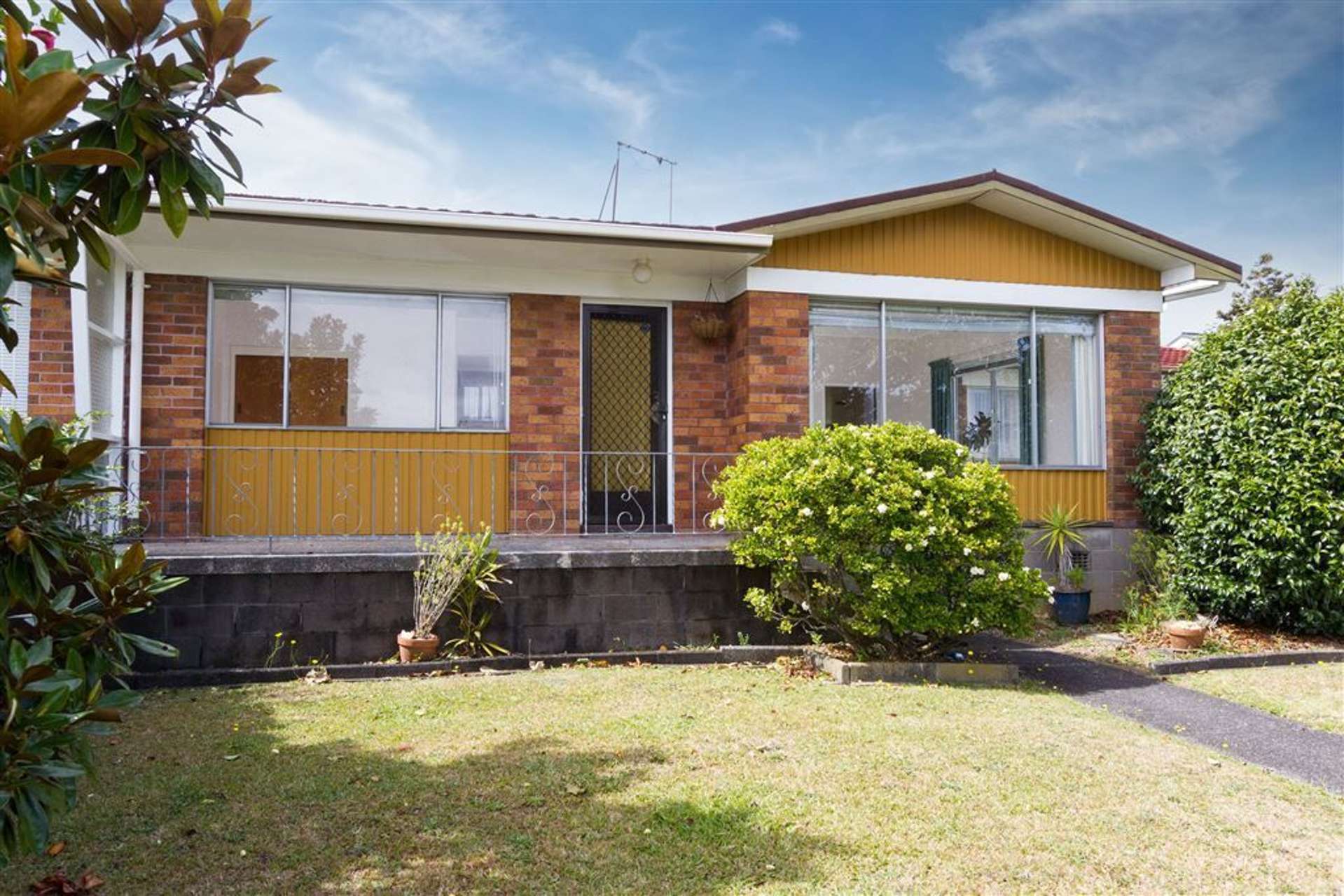 2/2 Mickle Street Te Atatu South_0