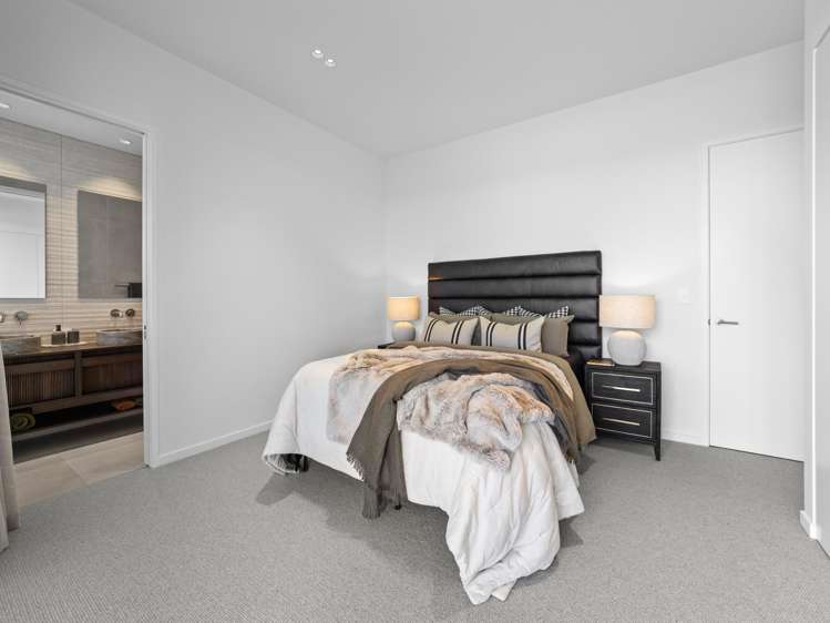 25 Bridgewater Quay Lake Hood_21