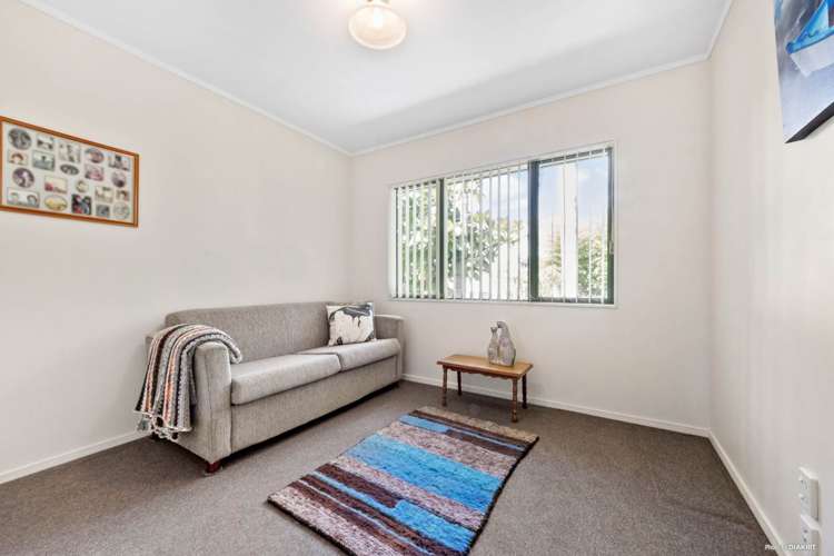 18 Lasque Place Glen Eden_13