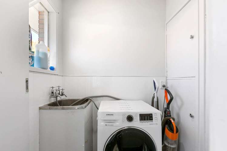 2/2 Chevis Place Pakuranga_13