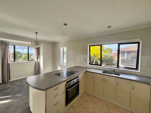 2/11 Ngatiawa Street One Tree Hill_2