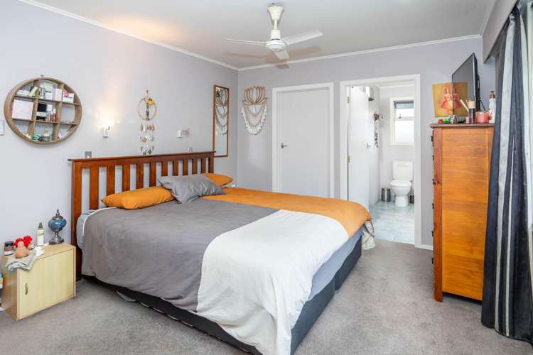 14 Jeanette Street Glenview_27