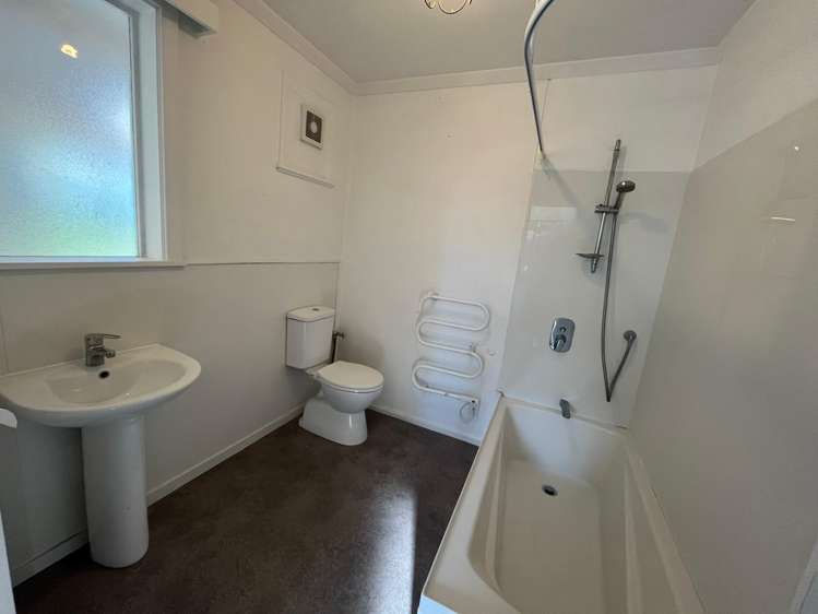22 Mahoe Street Ōtaki Beach_10