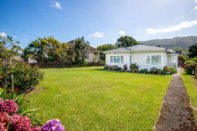 Sunny, Well Presented Property in Tawa/Linden