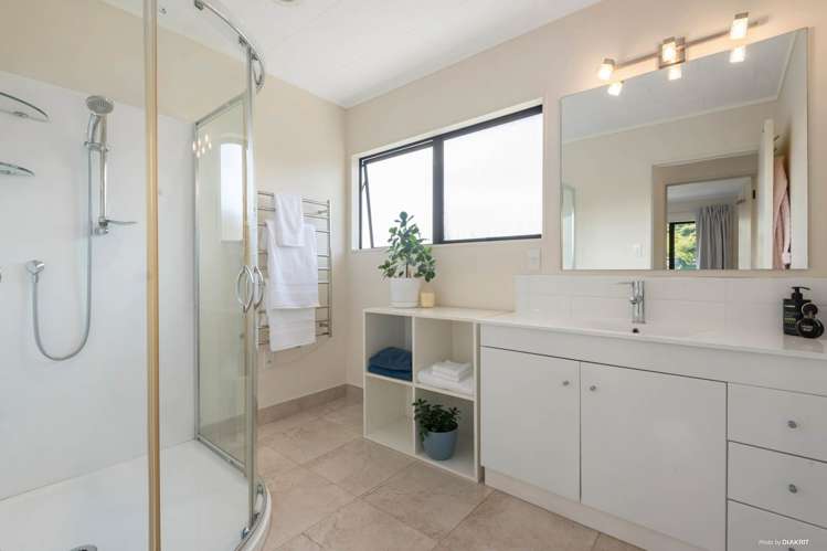 2/102 Manhattan Heights Glendene_10